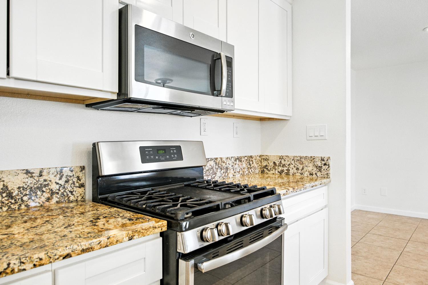 Detail Gallery Image 9 of 49 For 6147 Orsi Cir, Carmichael,  CA 95608 - 4 Beds | 2/1 Baths