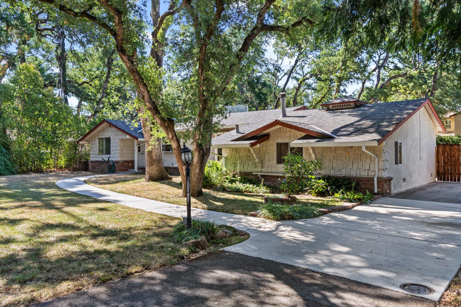 Detail Gallery Image 3 of 56 For 5946 Muldrow Rd, Carmichael,  CA 95608 - 3 Beds | 2 Baths