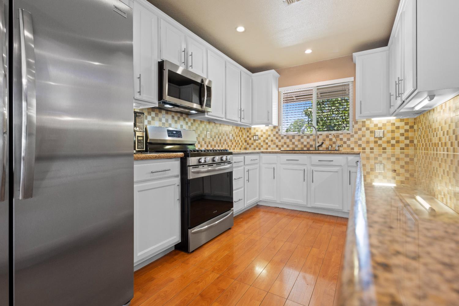 Detail Gallery Image 13 of 64 For 6732 Bismarck Dr, North Highlands,  CA 95660 - 5 Beds | 2/1 Baths