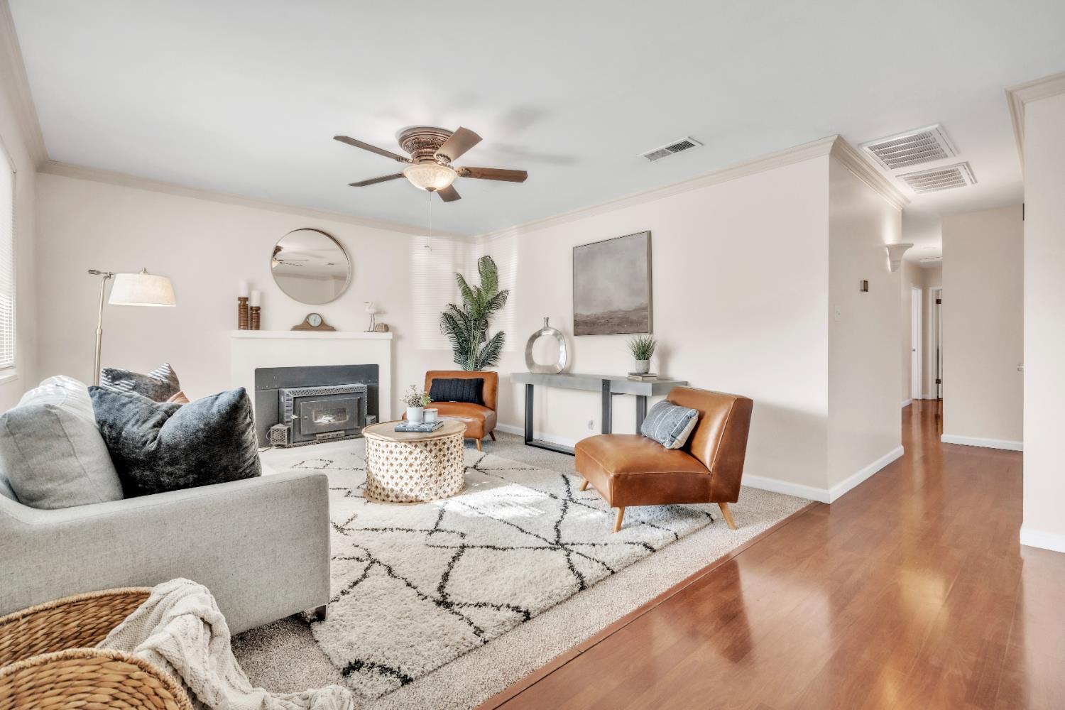 Detail Gallery Image 1 of 33 For 8888 Tahiti Ct, Orangevale,  CA 95662 - 4 Beds | 2 Baths