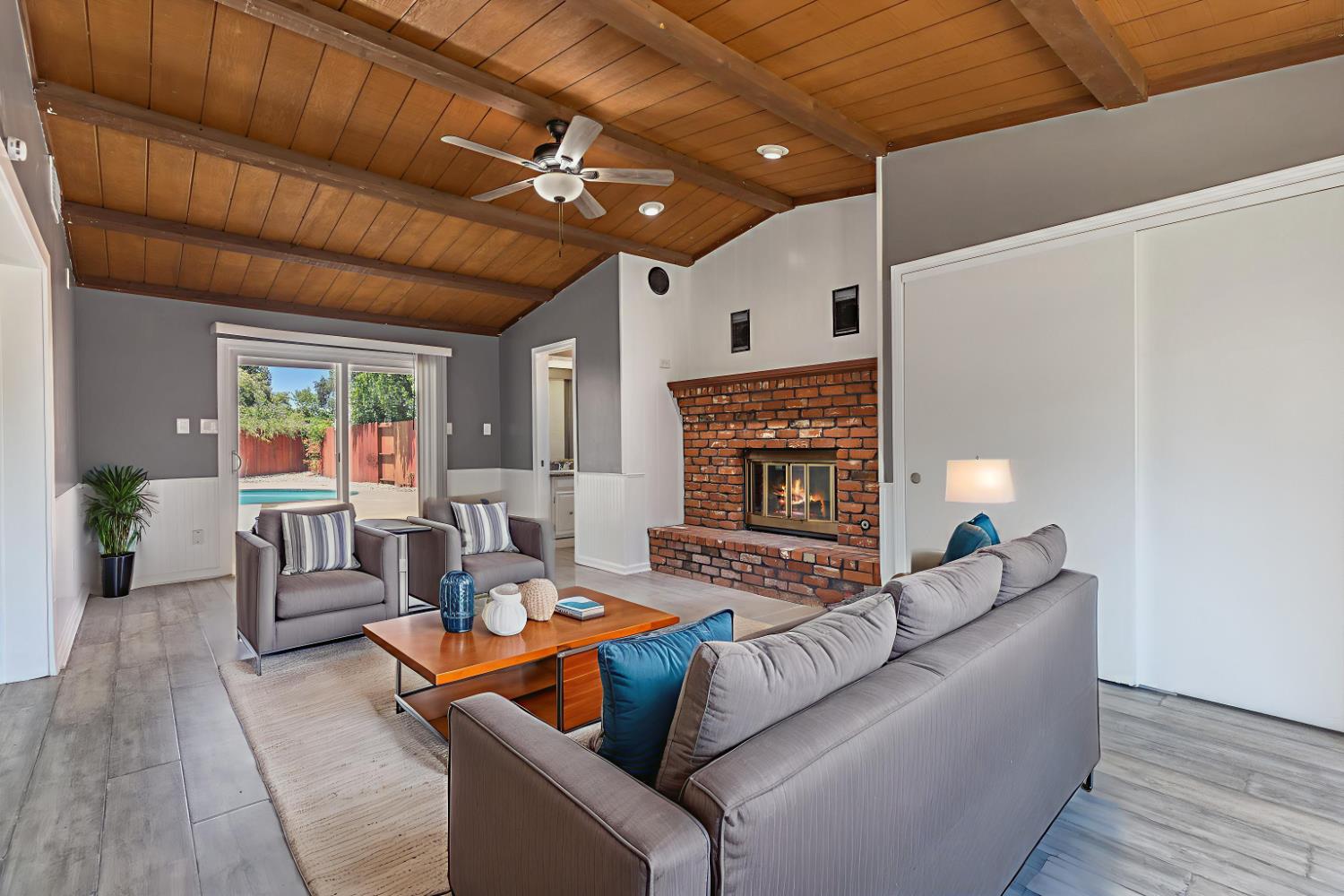 Detail Gallery Image 9 of 40 For 2537 Warrego Way, Sacramento,  CA 95826 - 4 Beds | 2/1 Baths