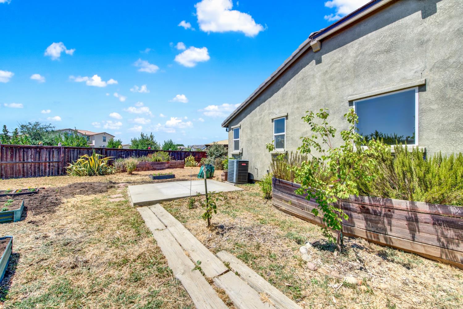 Detail Gallery Image 62 of 72 For 2200 Russell Cir, Woodland,  CA 95776 - 3 Beds | 2/1 Baths
