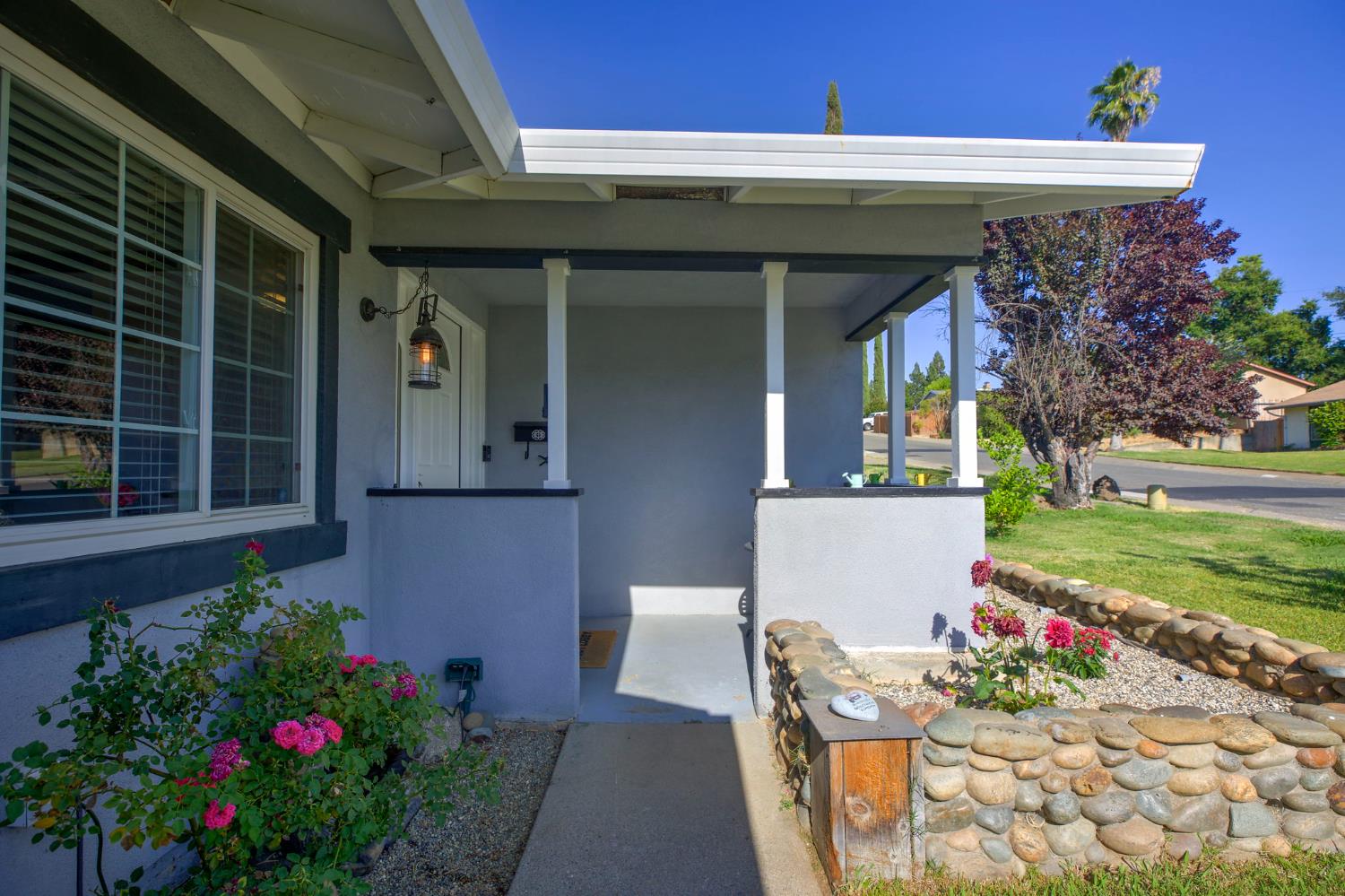 Detail Gallery Image 3 of 29 For 5112 Rabeneck Way, Fair Oaks,  CA 95628 - 3 Beds | 1 Baths