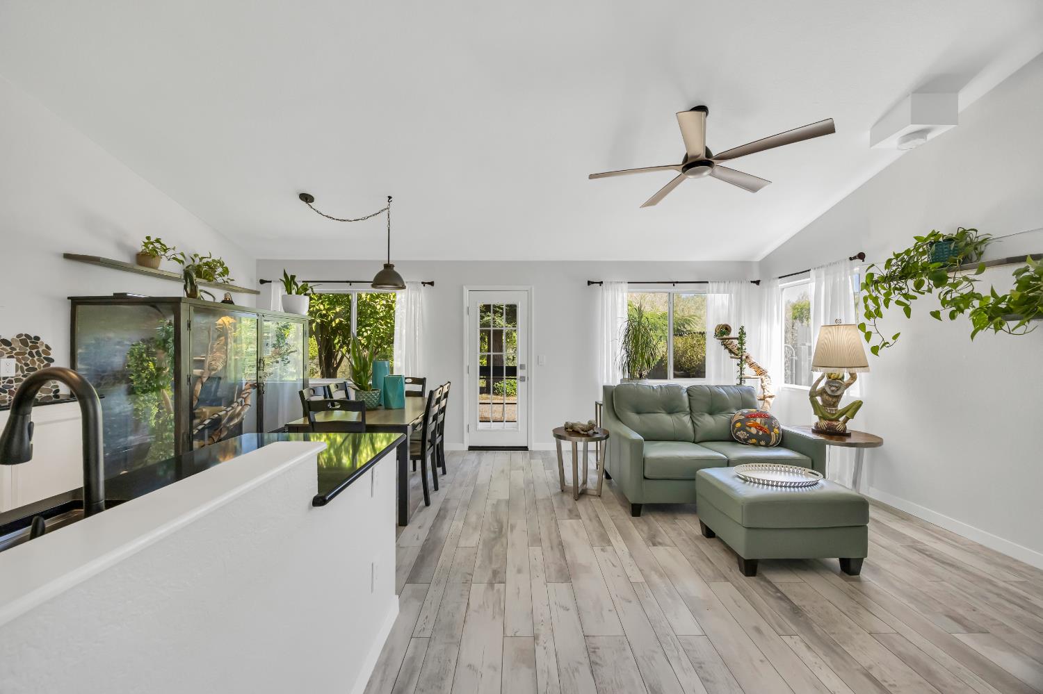 Detail Gallery Image 13 of 57 For 5112 Charter Ct, Rocklin,  CA 95765 - 4 Beds | 2 Baths
