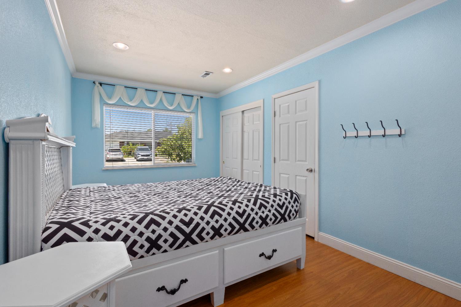 Detail Gallery Image 30 of 64 For 6732 Bismarck Dr, North Highlands,  CA 95660 - 5 Beds | 2/1 Baths
