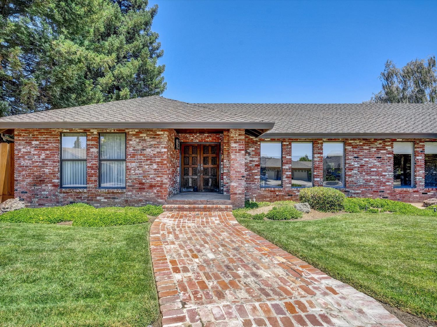 Detail Gallery Image 4 of 47 For 1805 Cardigan Way, Modesto,  CA 95355 - 4 Beds | 3 Baths