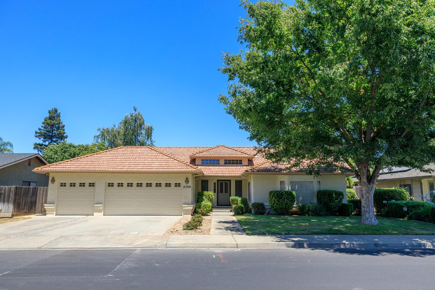 Detail Gallery Image 1 of 70 For 3709 Springcreek Dr, Modesto,  CA 95355 - 3 Beds | 2/1 Baths