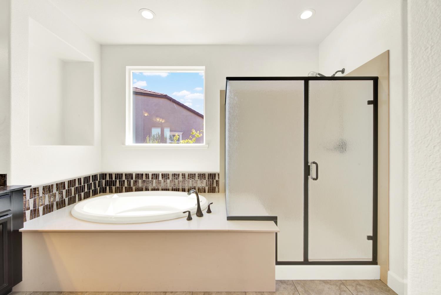 Detail Gallery Image 44 of 72 For 2200 Russell Cir, Woodland,  CA 95776 - 3 Beds | 2/1 Baths