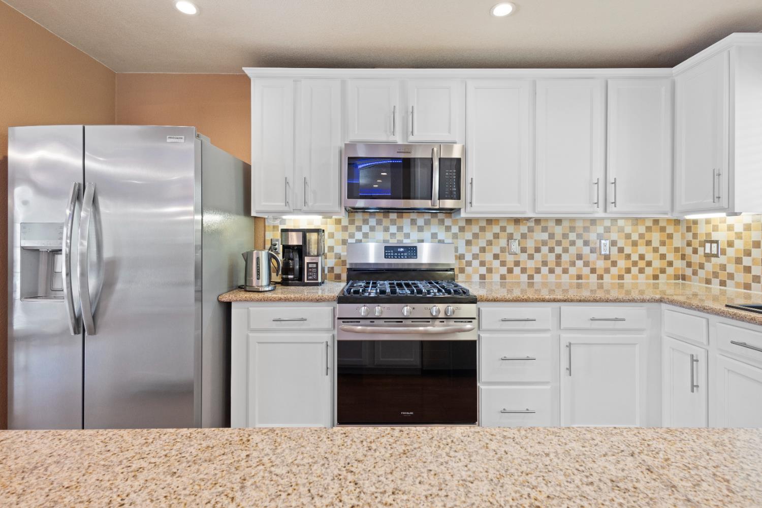 Detail Gallery Image 12 of 64 For 6732 Bismarck Dr, North Highlands,  CA 95660 - 5 Beds | 2/1 Baths