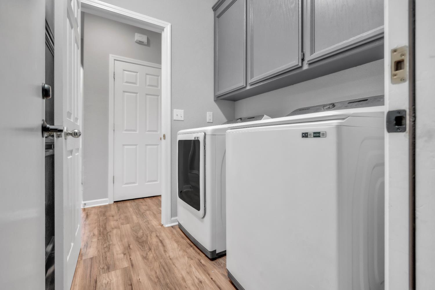 Detail Gallery Image 14 of 33 For 10451 Canadeo Cir, Elk Grove,  CA 95757 - 3 Beds | 2 Baths