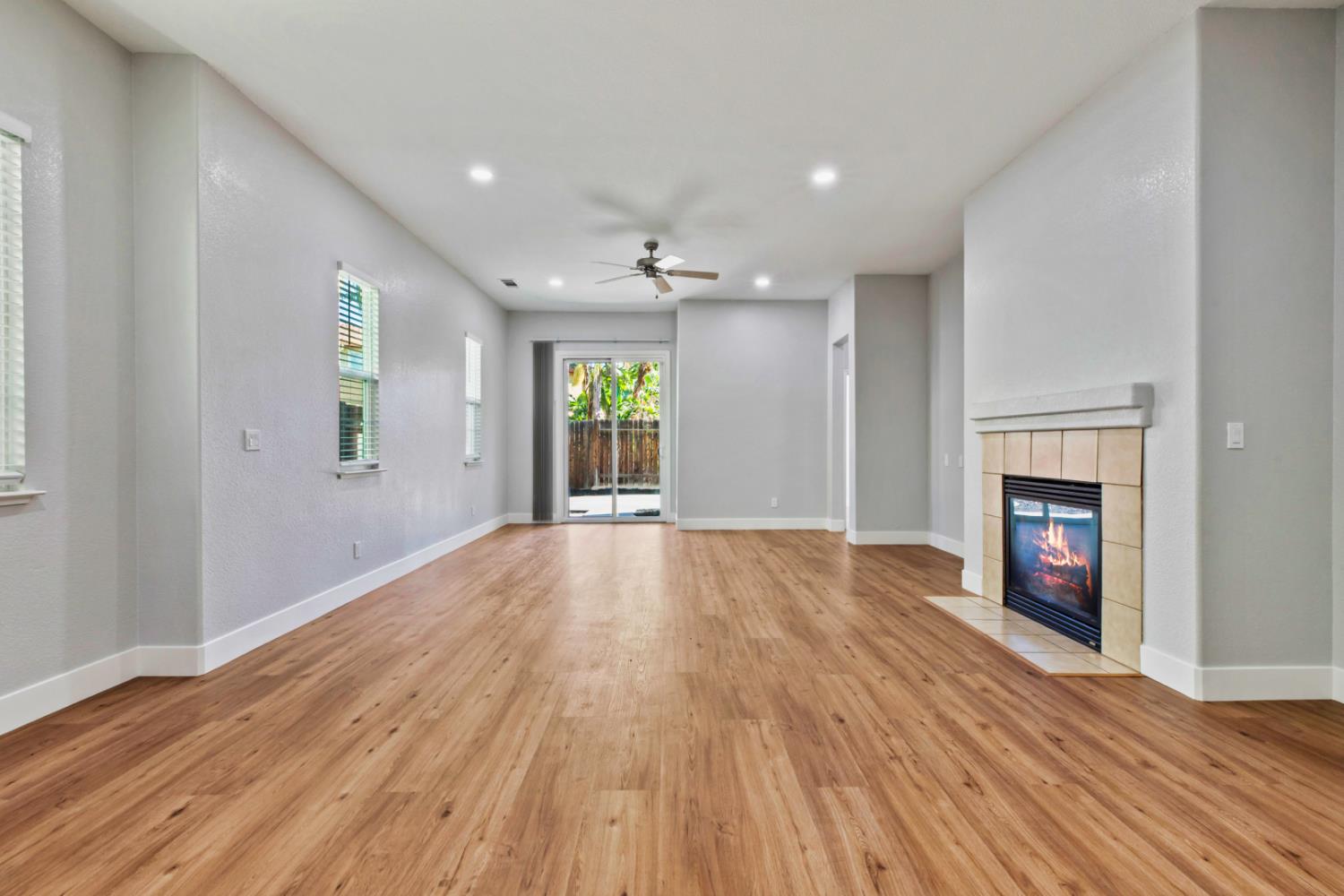 Detail Gallery Image 2 of 19 For 1659 Whispering Wind Dr, Tracy,  CA 95377 - 4 Beds | 2 Baths