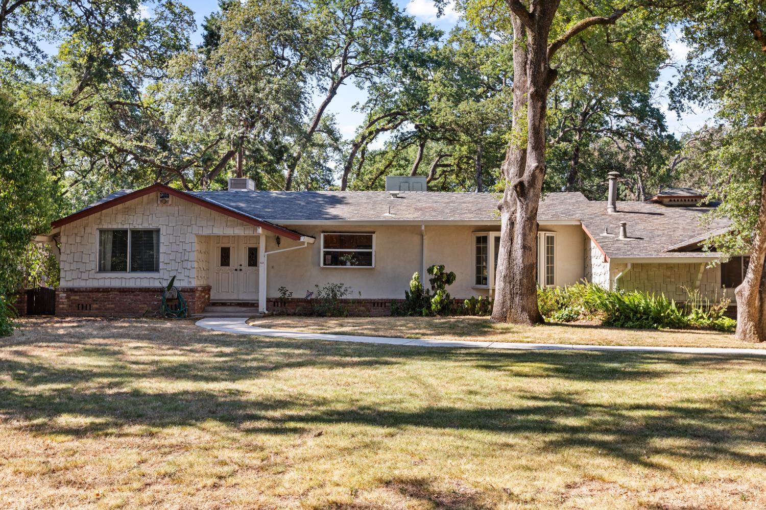 Detail Gallery Image 1 of 56 For 5946 Muldrow Rd, Carmichael,  CA 95608 - 3 Beds | 2 Baths