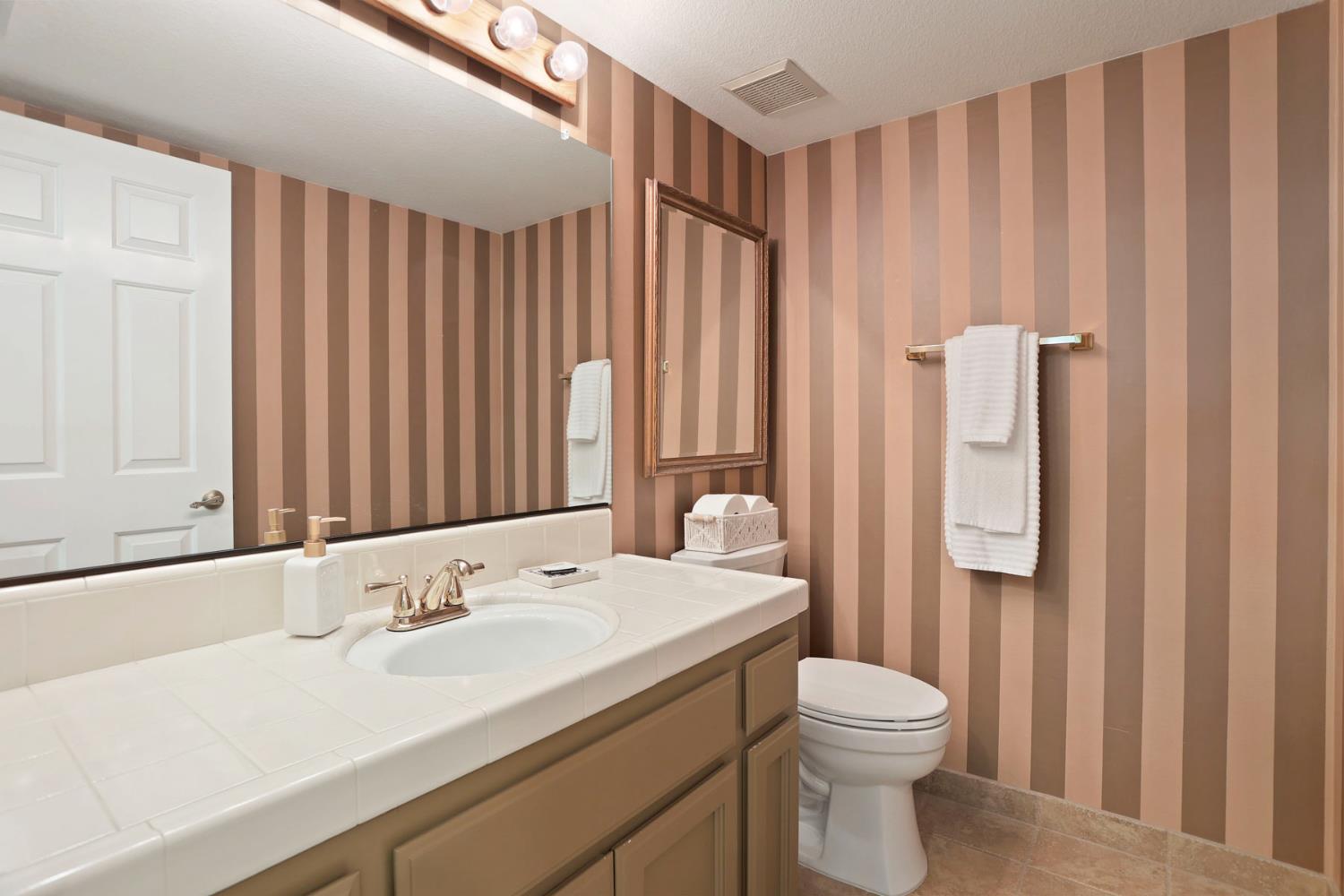 Detail Gallery Image 19 of 42 For 9105 Westcliff Ln, Fair Oaks,  CA 95628 - 3 Beds | 2/1 Baths
