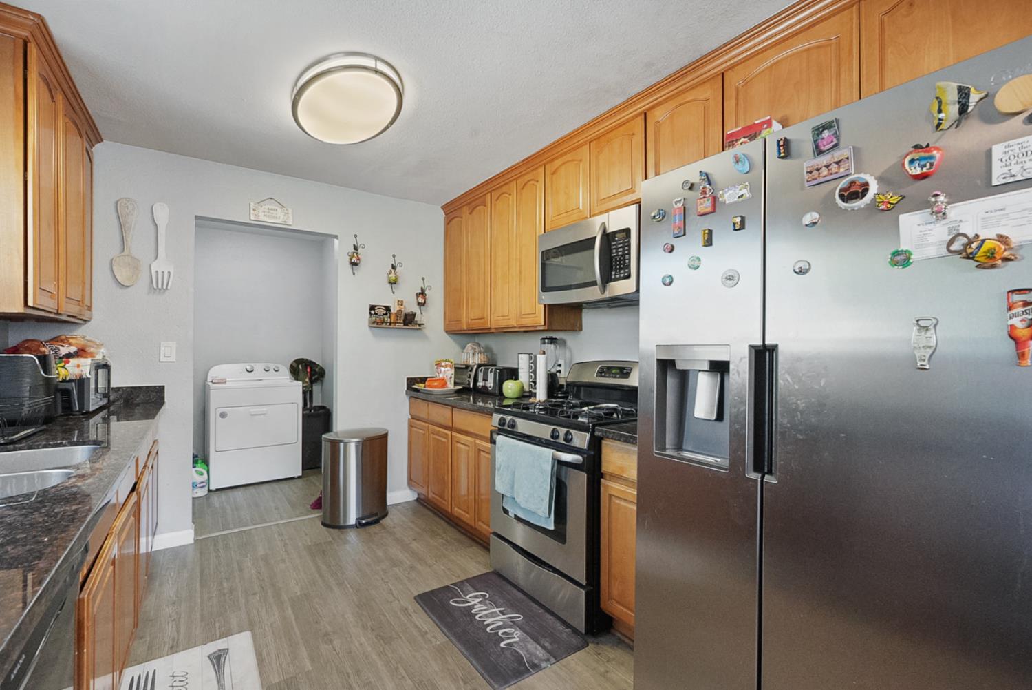 Detail Gallery Image 8 of 23 For 301 S Emerald Ave, Modesto,  CA 95351 - 3 Beds | 2 Baths