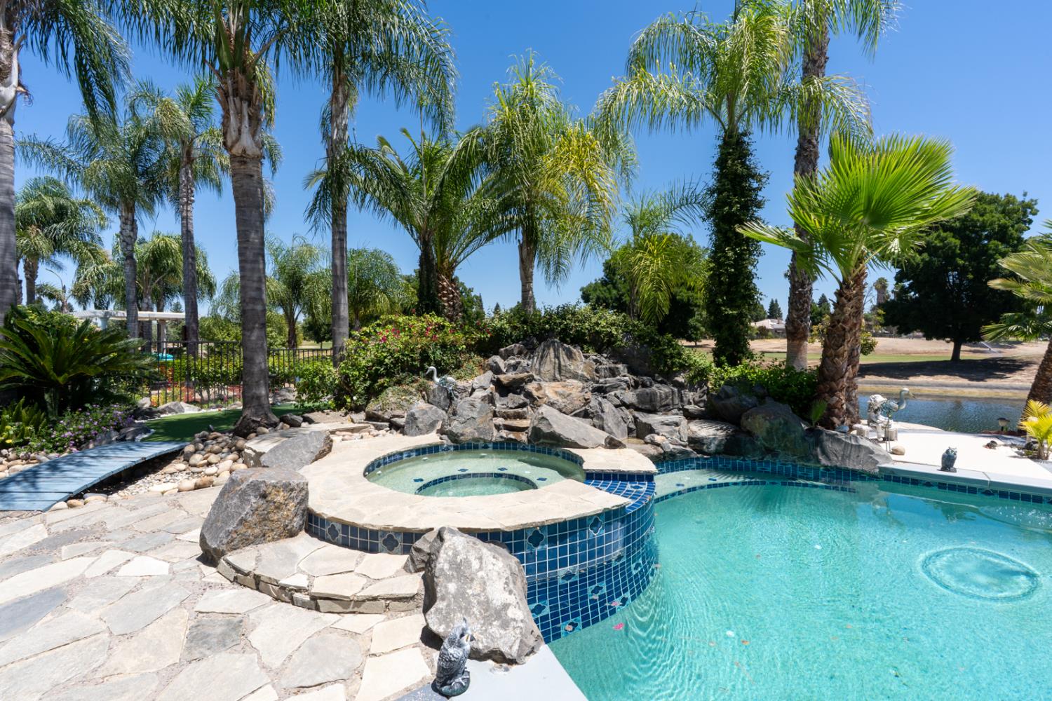 Detail Gallery Image 17 of 96 For 6663 Desert Springs St, Chowchilla,  CA 93610 - 5 Beds | 4 Baths