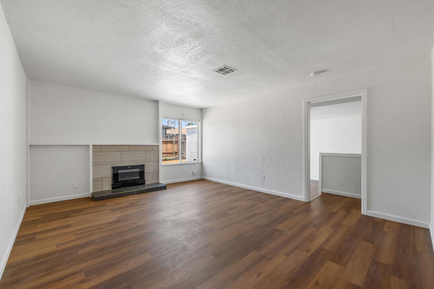 Detail Gallery Image 8 of 57 For 4441 Fenwick Way, North Highlands,  CA 95660 - 3 Beds | 2 Baths