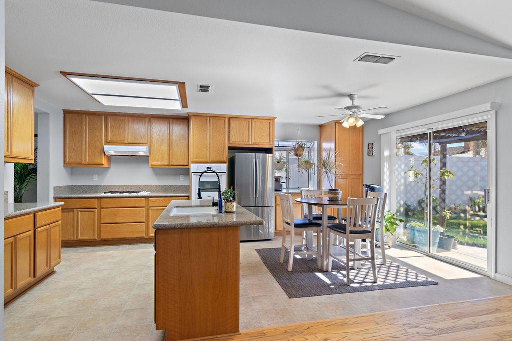 Detail Gallery Image 10 of 38 For 65 Reed Rd, Oakdale,  CA 95361 - 4 Beds | 2 Baths