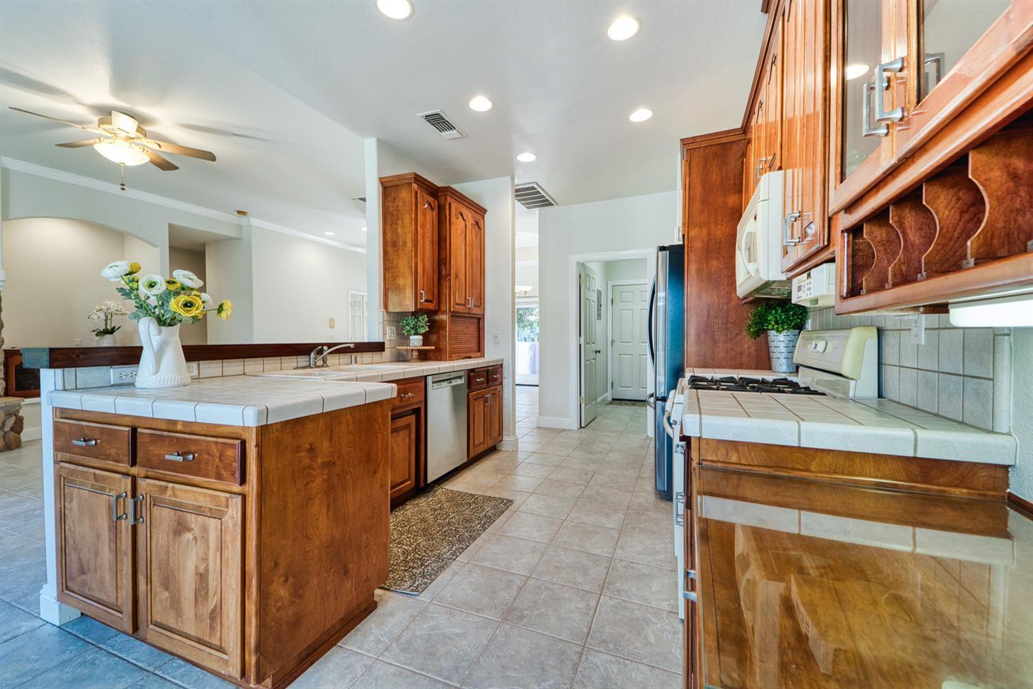 Detail Gallery Image 11 of 48 For 711 Saddleback Dr, Marysville,  CA 95901 - 3 Beds | 2/1 Baths