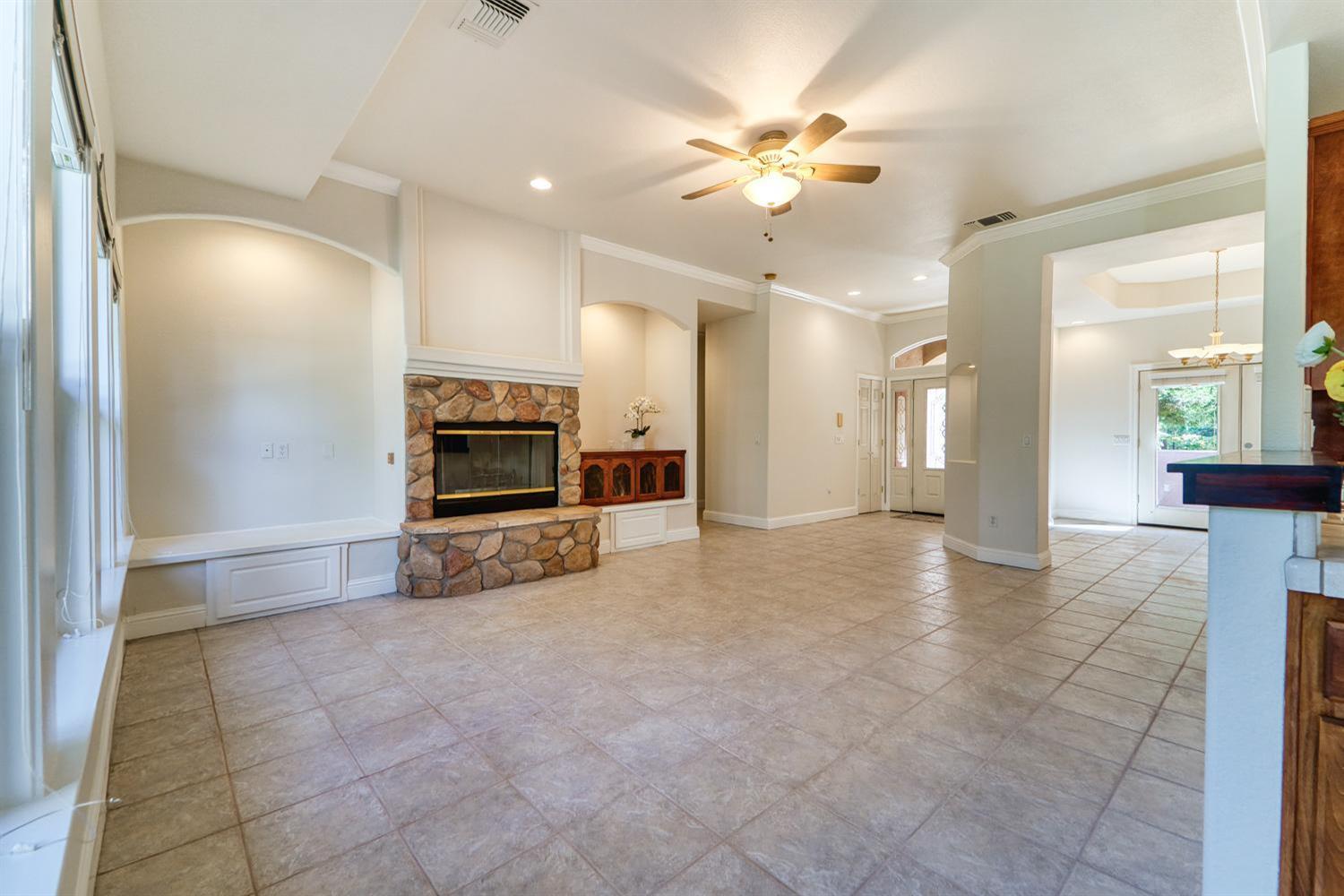 Detail Gallery Image 9 of 48 For 711 Saddleback Dr, Marysville,  CA 95901 - 3 Beds | 2/1 Baths