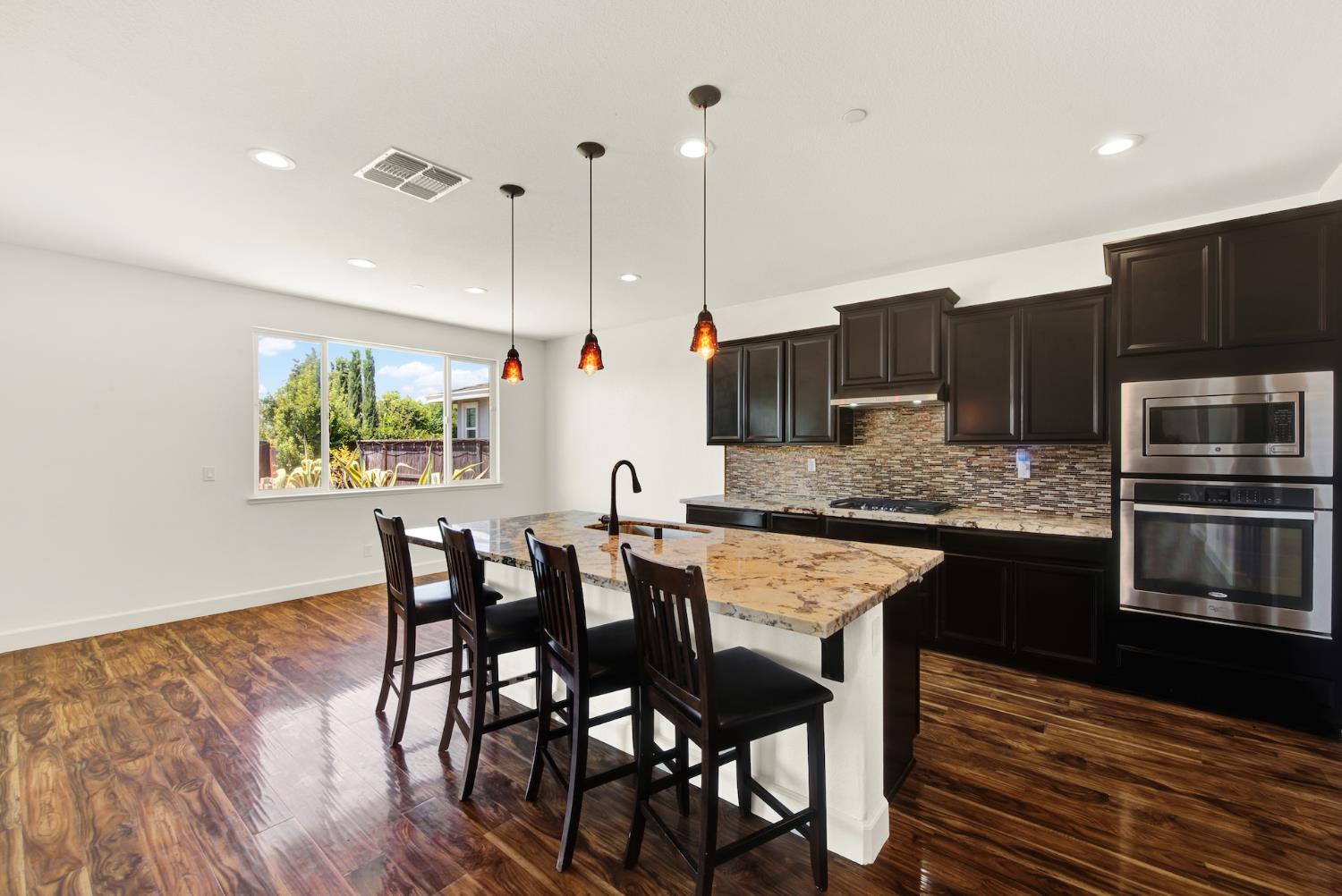 Detail Gallery Image 27 of 72 For 2200 Russell Cir, Woodland,  CA 95776 - 3 Beds | 2/1 Baths