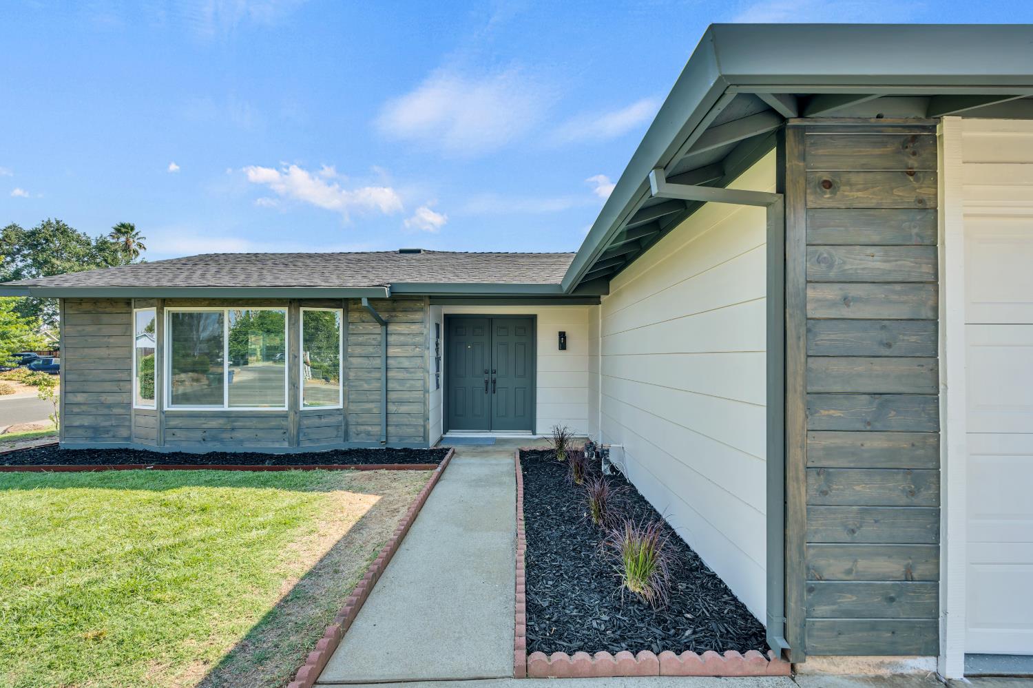 Detail Gallery Image 3 of 66 For 9184 Brian Ct, Sacramento,  CA 95826 - 3 Beds | 2 Baths