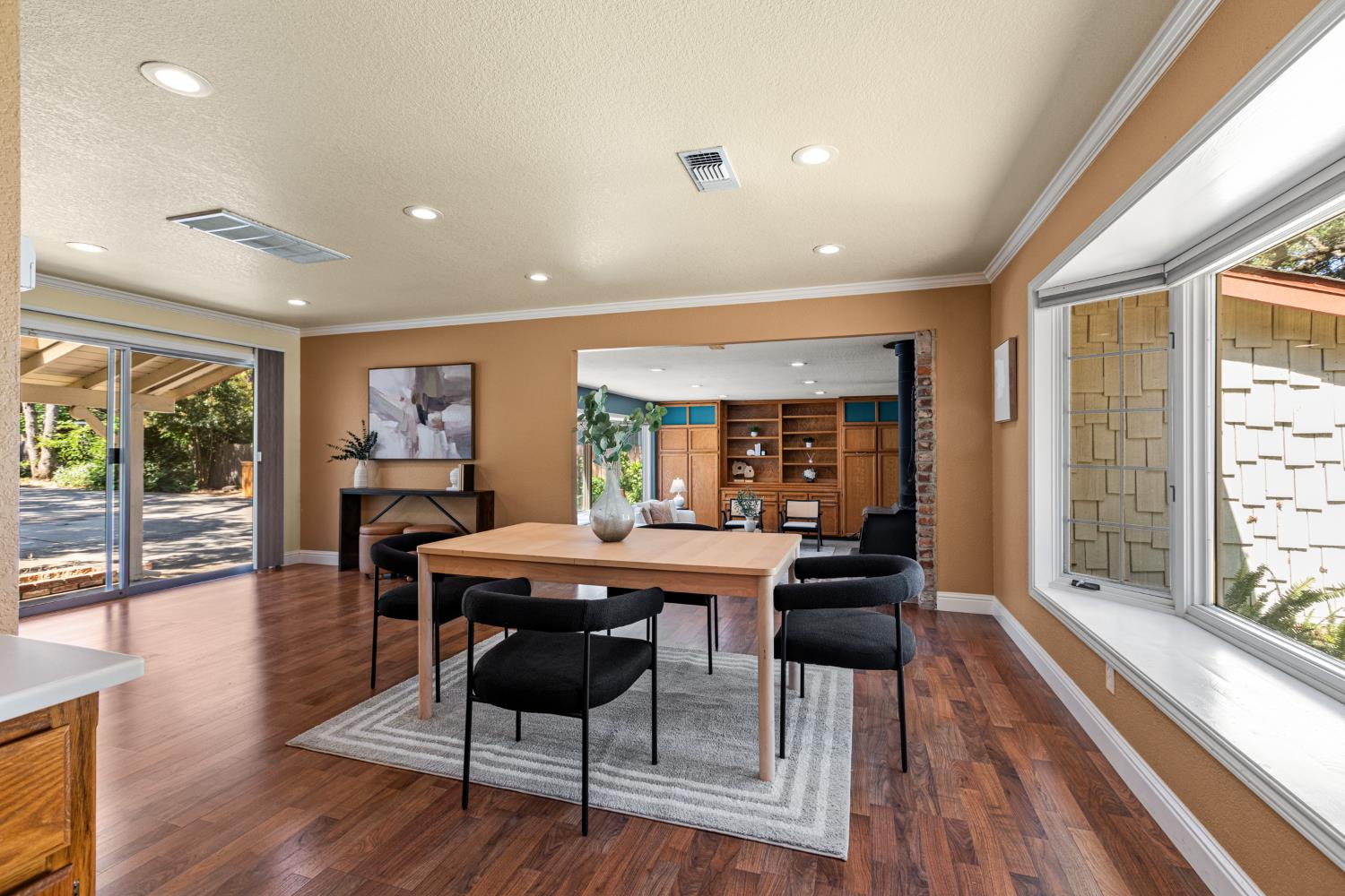 Detail Gallery Image 10 of 56 For 5946 Muldrow Rd, Carmichael,  CA 95608 - 3 Beds | 2 Baths