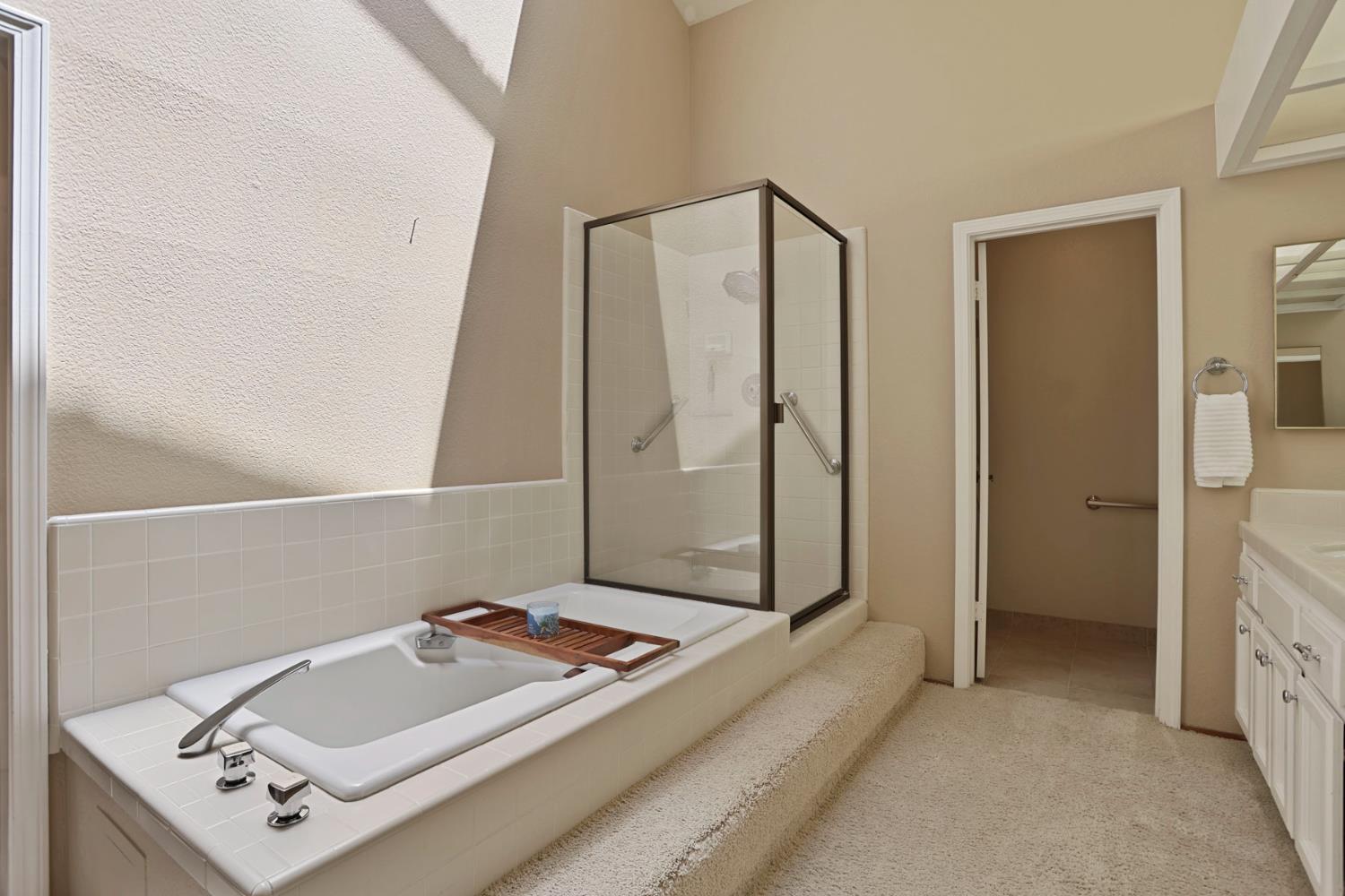 Detail Gallery Image 18 of 42 For 9105 Westcliff Ln, Fair Oaks,  CA 95628 - 3 Beds | 2/1 Baths
