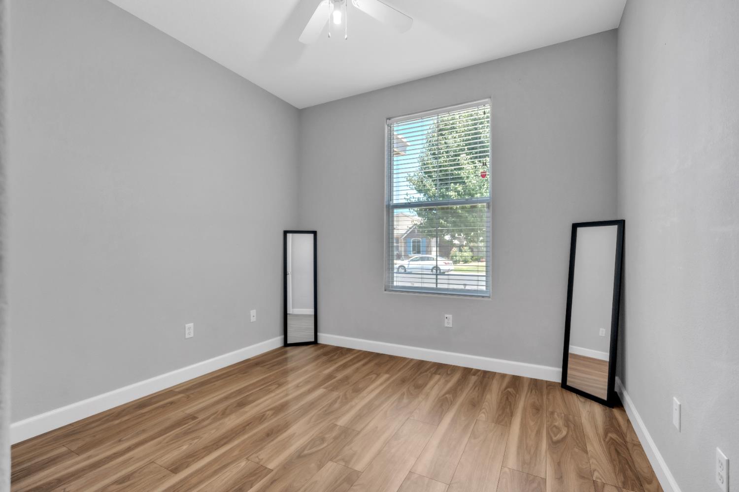 Detail Gallery Image 11 of 33 For 10451 Canadeo Cir, Elk Grove,  CA 95757 - 3 Beds | 2 Baths