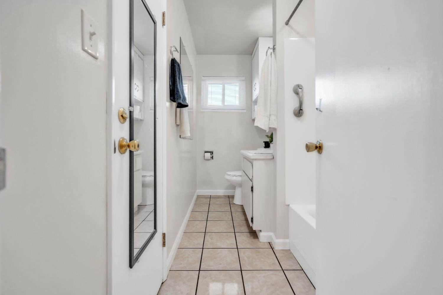 Detail Gallery Image 13 of 33 For 8888 Tahiti Ct, Orangevale,  CA 95662 - 4 Beds | 2 Baths