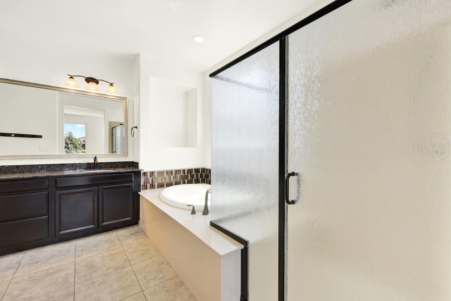 Detail Gallery Image 43 of 72 For 2200 Russell Cir, Woodland,  CA 95776 - 3 Beds | 2/1 Baths
