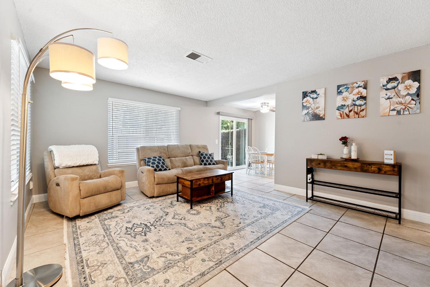 Detail Gallery Image 3 of 17 For 56 W Elliot St #61,  Woodland,  CA 95695 - 3 Beds | 2 Baths