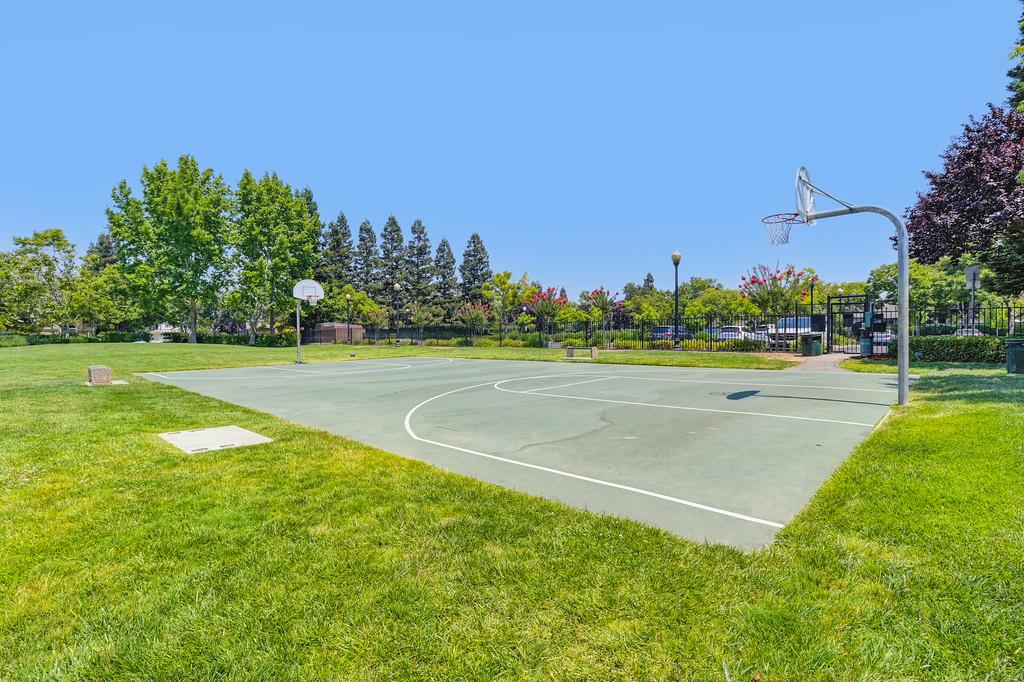 Detail Gallery Image 43 of 51 For 9567 Diamond Point Ln, Elk Grove,  CA 95758 - 4 Beds | 2/1 Baths