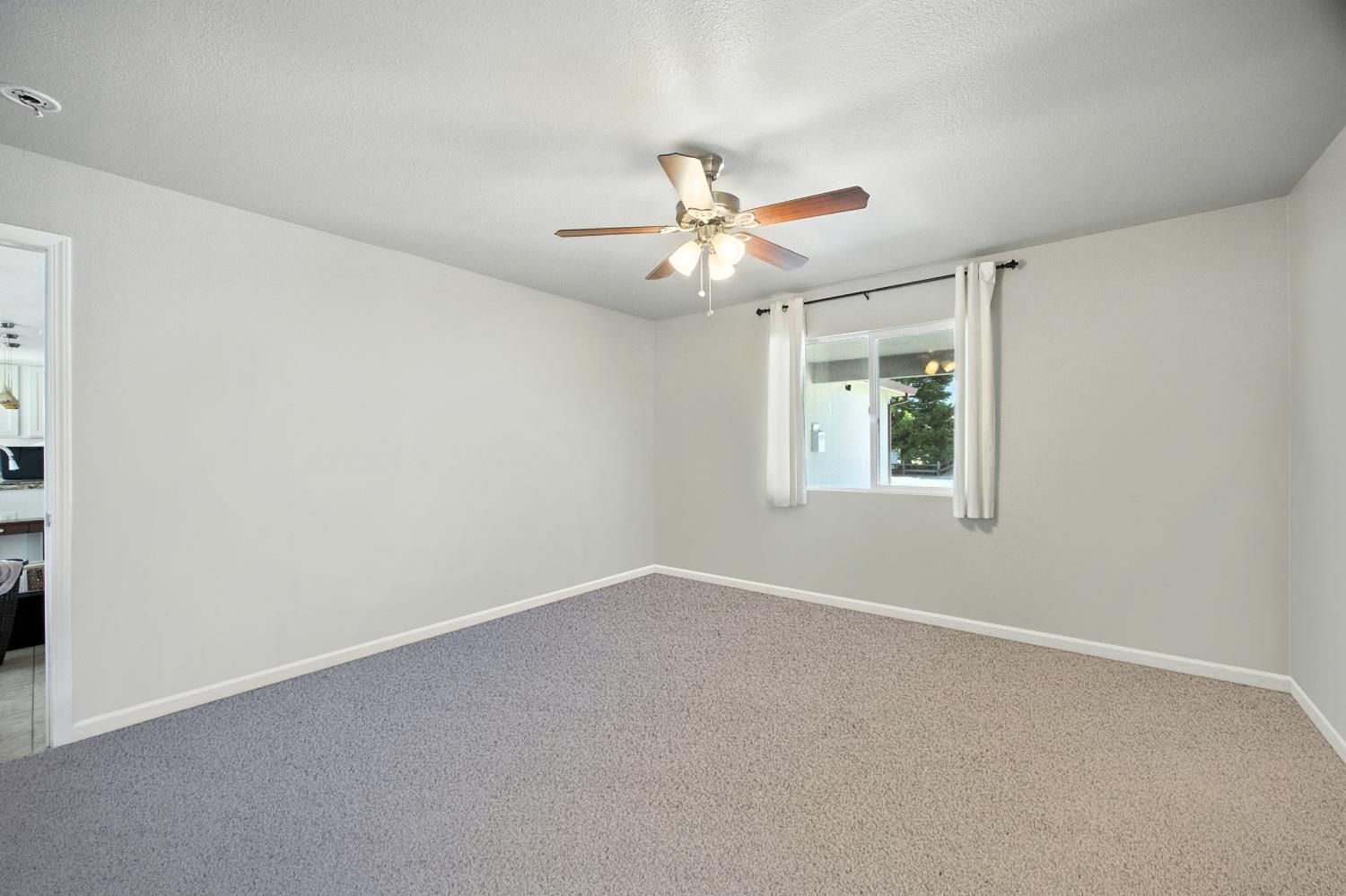 Detail Gallery Image 14 of 49 For 6147 Orsi Cir, Carmichael,  CA 95608 - 4 Beds | 2/1 Baths