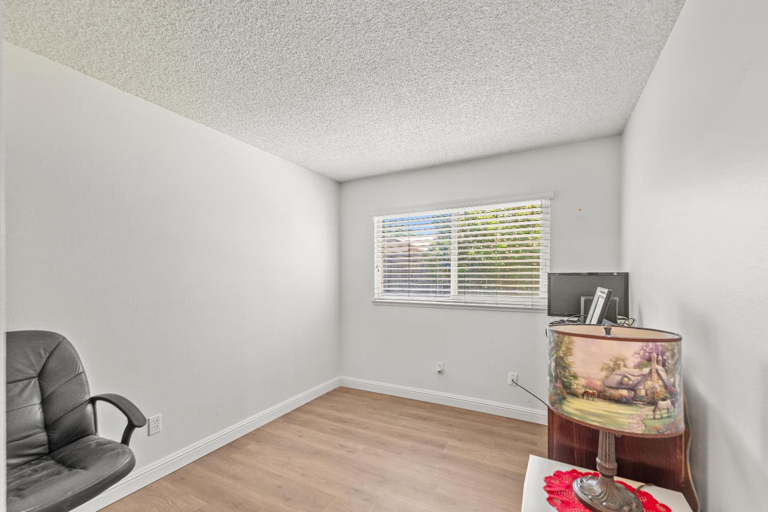 Detail Gallery Image 16 of 39 For 8852 Salmon Falls Dr, Sacramento,  CA 95826 - 3 Beds | 2 Baths