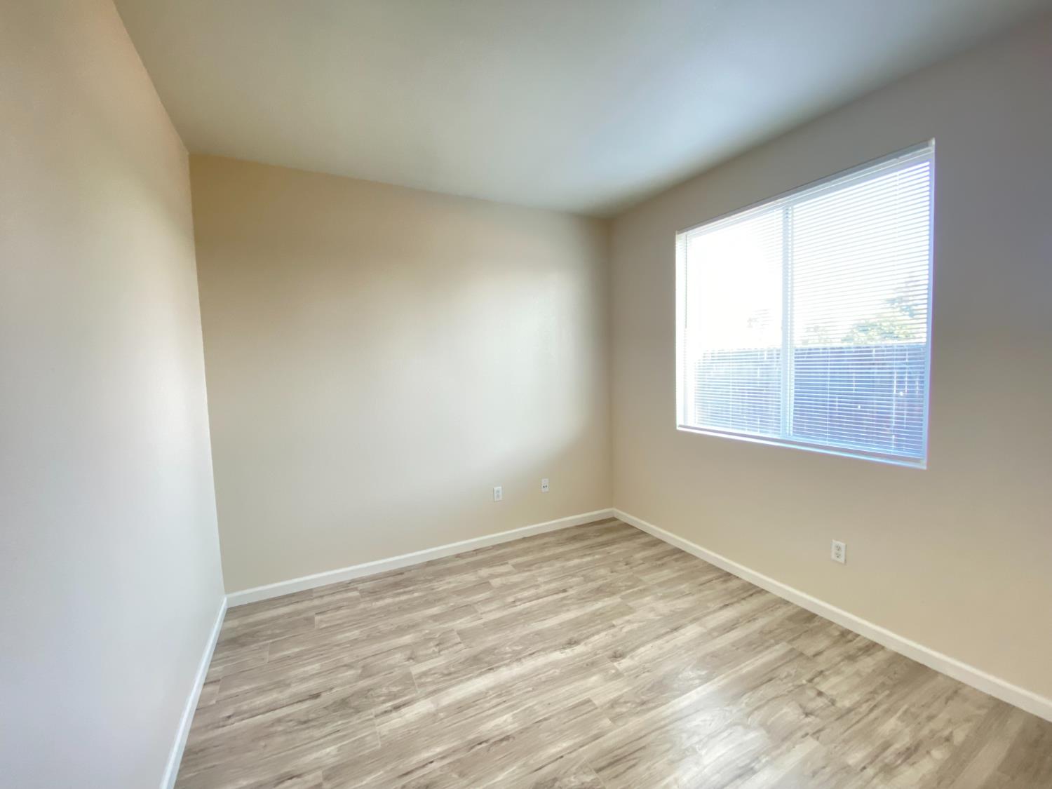 Detail Gallery Image 9 of 28 For 410 Sun Shower Cir, Sacramento,  CA 95823 - 2 Beds | 2 Baths
