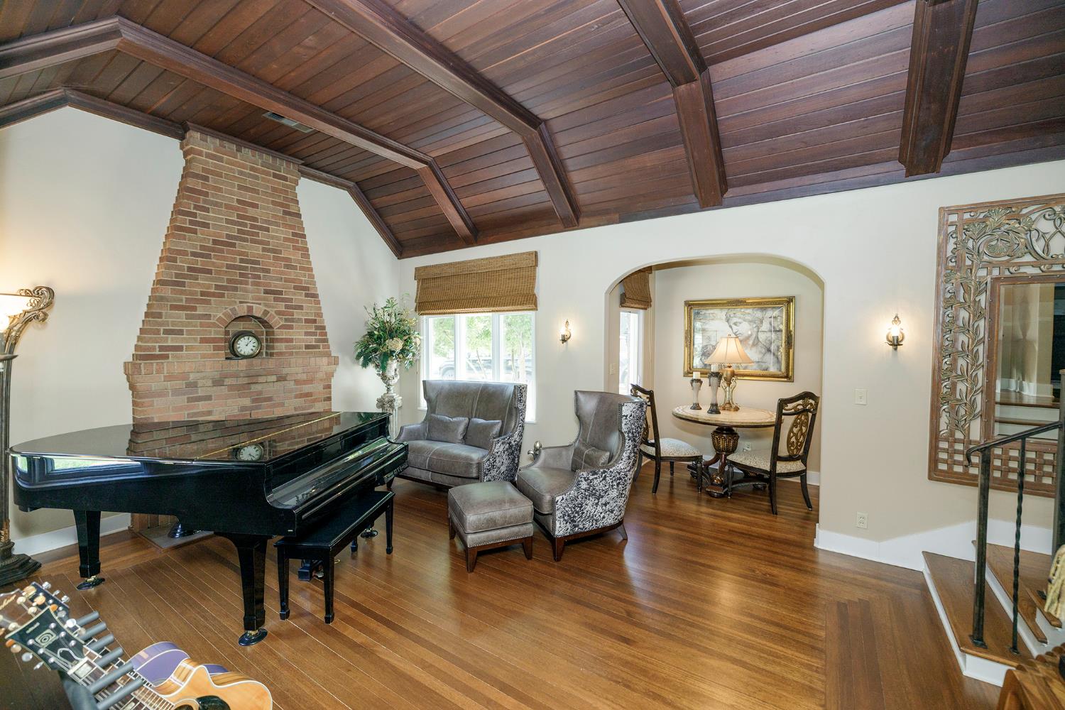 Detail Gallery Image 9 of 56 For 1009 Sycamore Ave, Modesto,  CA 95350 - 3 Beds | 2/1 Baths