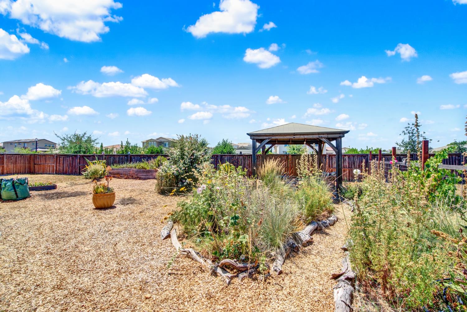 Detail Gallery Image 52 of 72 For 2200 Russell Cir, Woodland,  CA 95776 - 3 Beds | 2/1 Baths