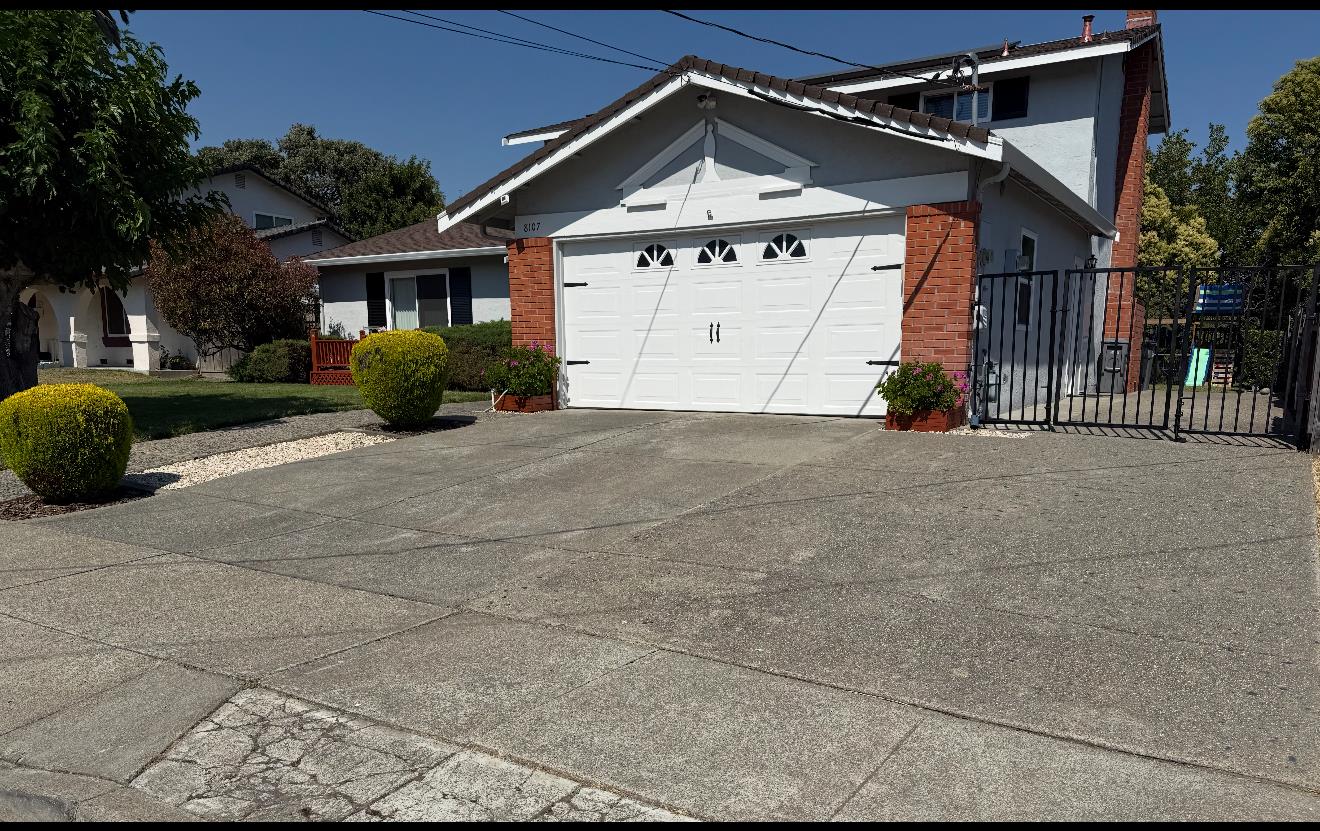 Detail Gallery Image 4 of 41 For 8107 Peppertree Rd, Dublin,  CA 94568 - 4 Beds | 2 Baths
