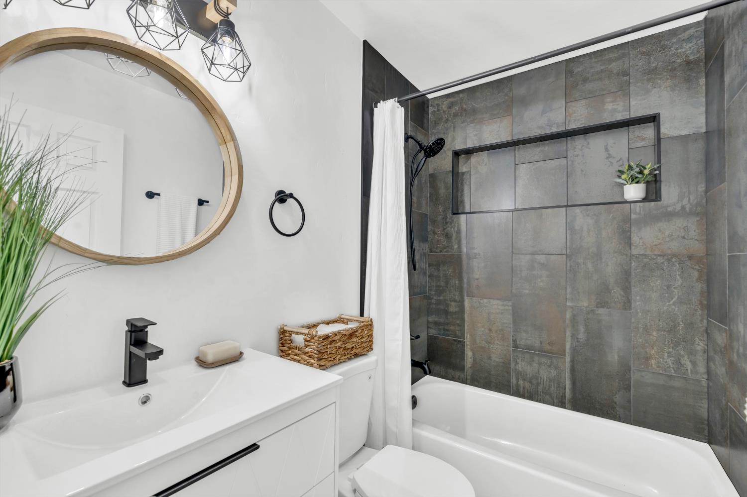 Detail Gallery Image 33 of 66 For 9184 Brian Ct, Sacramento,  CA 95826 - 3 Beds | 2 Baths
