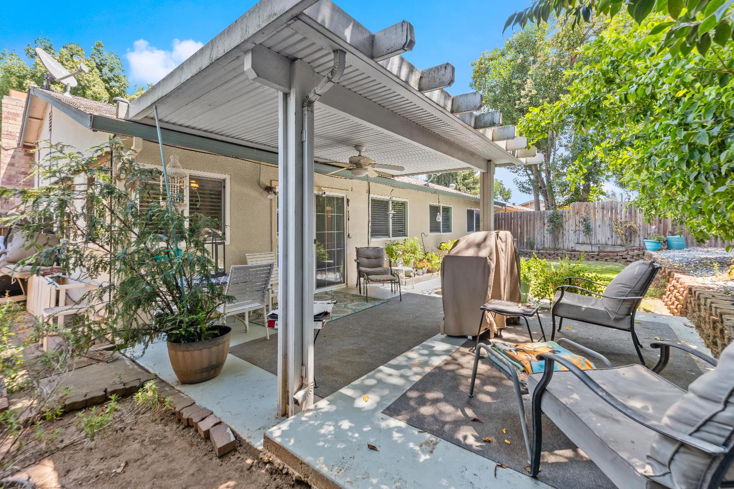 Detail Gallery Image 28 of 39 For 8852 Salmon Falls Dr, Sacramento,  CA 95826 - 3 Beds | 2 Baths