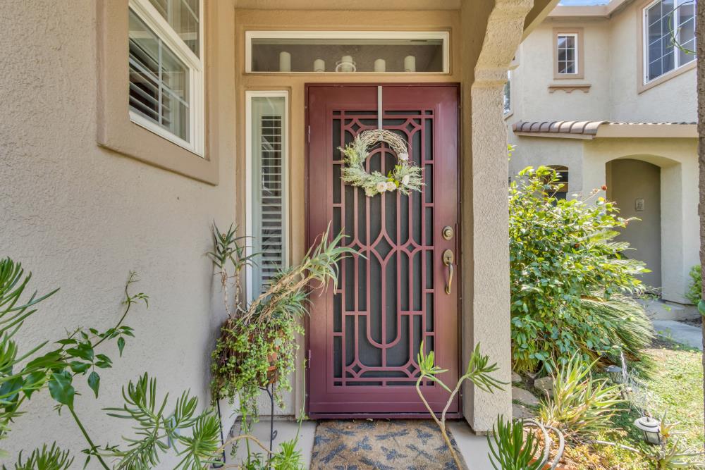 Detail Gallery Image 3 of 62 For 107 Dragonfly Cir, Sacramento,  CA 95834 - 3 Beds | 2 Baths