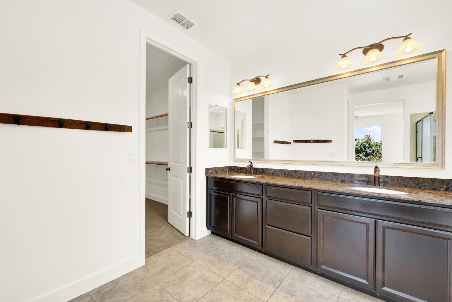 Detail Gallery Image 46 of 72 For 2200 Russell Cir, Woodland,  CA 95776 - 3 Beds | 2/1 Baths