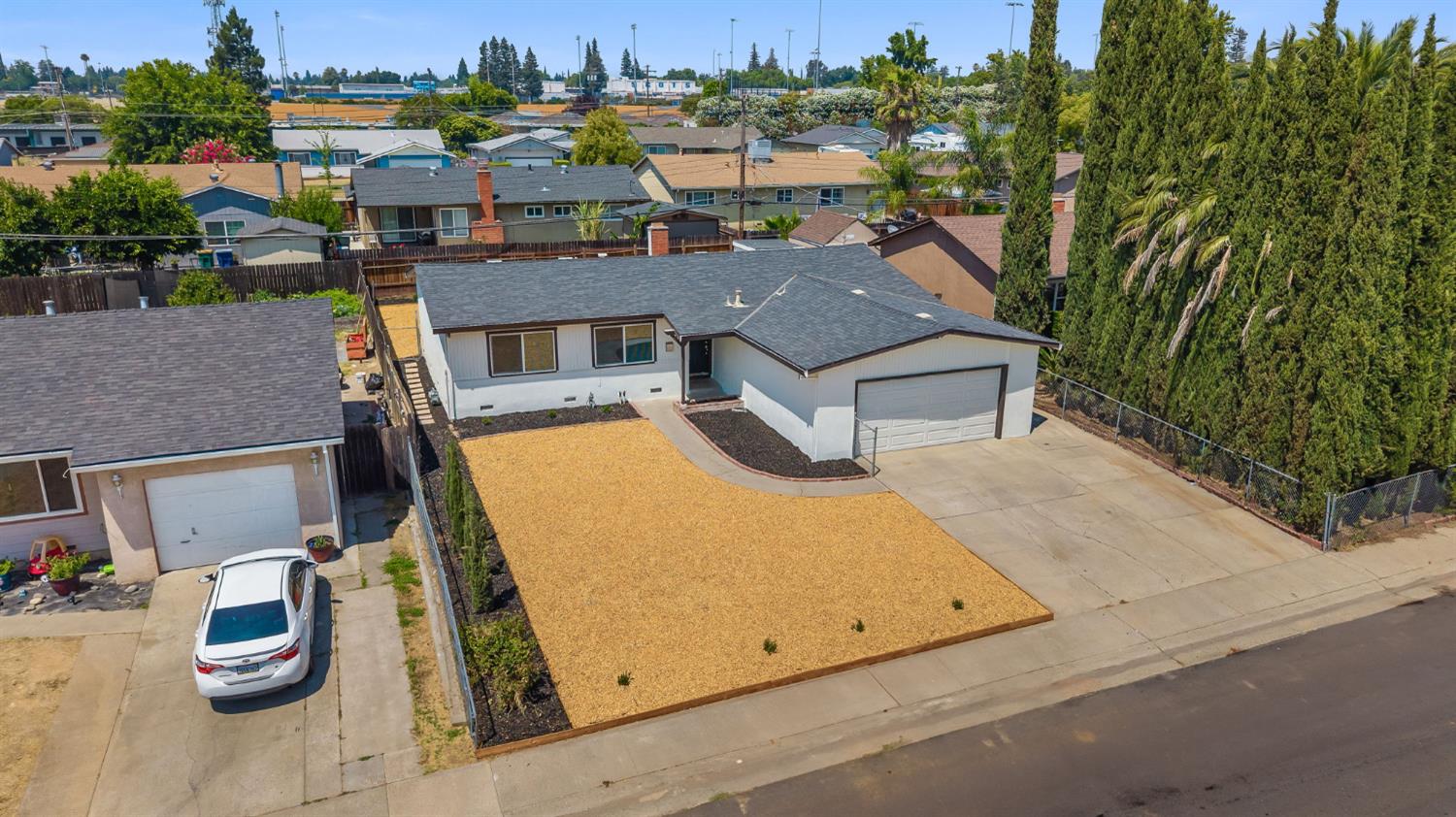 Detail Gallery Image 4 of 57 For 4441 Fenwick Way, North Highlands,  CA 95660 - 3 Beds | 2 Baths