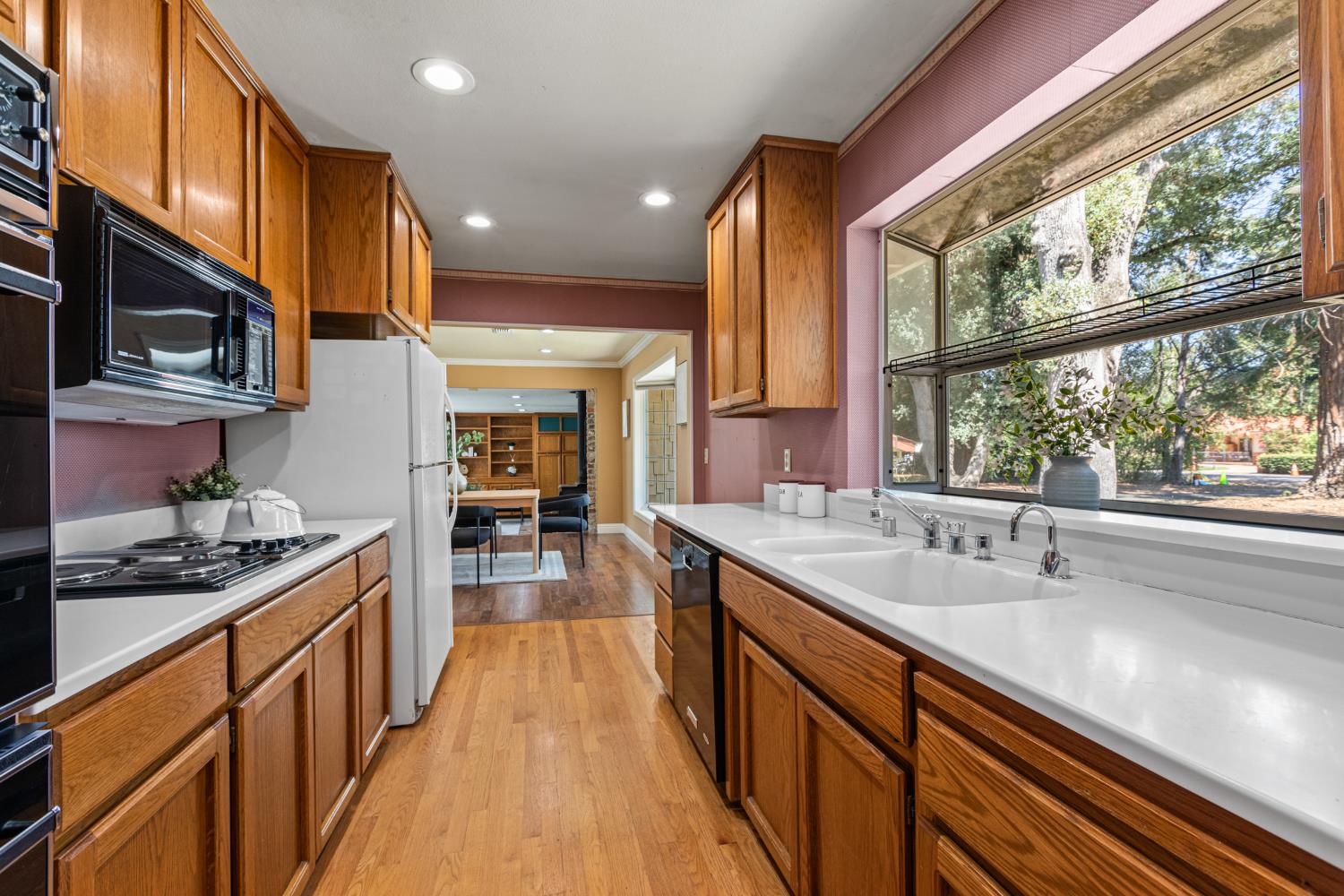 Detail Gallery Image 7 of 56 For 5946 Muldrow Rd, Carmichael,  CA 95608 - 3 Beds | 2 Baths