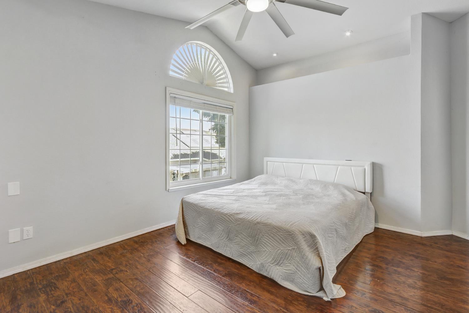Detail Gallery Image 15 of 37 For 8916 Hollowstone Way, Sacramento,  CA 95828 - 4 Beds | 4 Baths