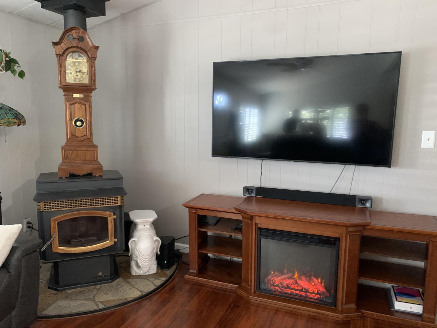 Detail Gallery Image 7 of 54 For 4901 Gardendell Rd, Sacramento,  CA 95834 - 2 Beds | 2 Baths