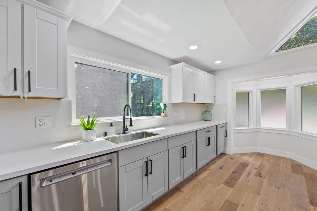 Detail Gallery Image 9 of 32 For 610 Nestora Ave, Aptos,  CA 95003 - 3 Beds | 2 Baths