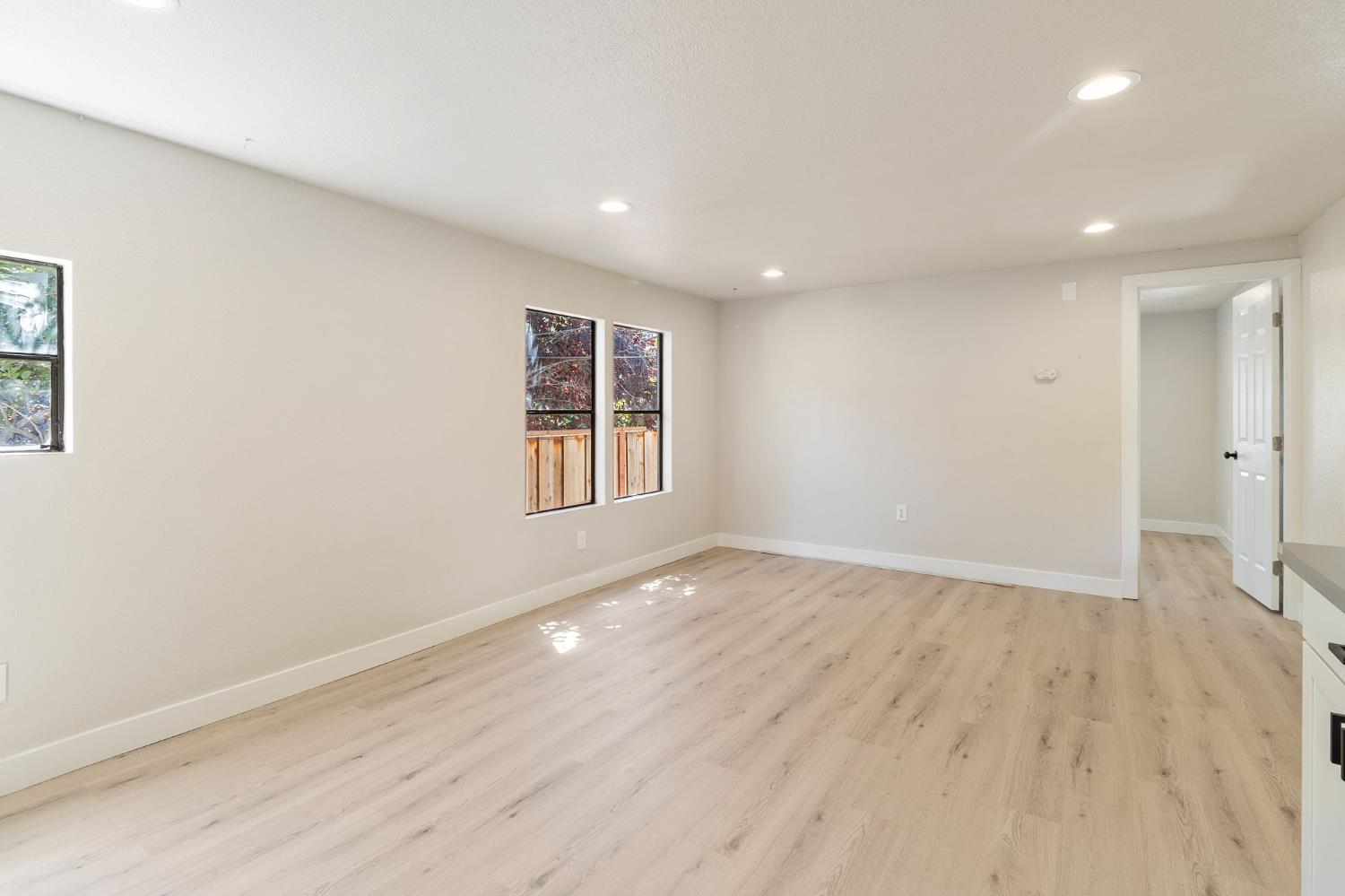 Detail Gallery Image 9 of 15 For 828 Olivina Ave 11, Livermore,  CA 94551 - 2 Beds | 1/1 Baths