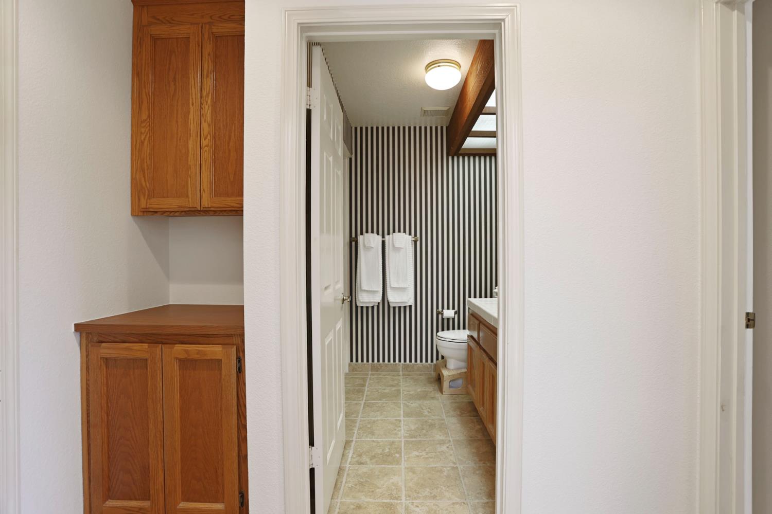 Detail Gallery Image 26 of 42 For 9105 Westcliff Ln, Fair Oaks,  CA 95628 - 3 Beds | 2/1 Baths