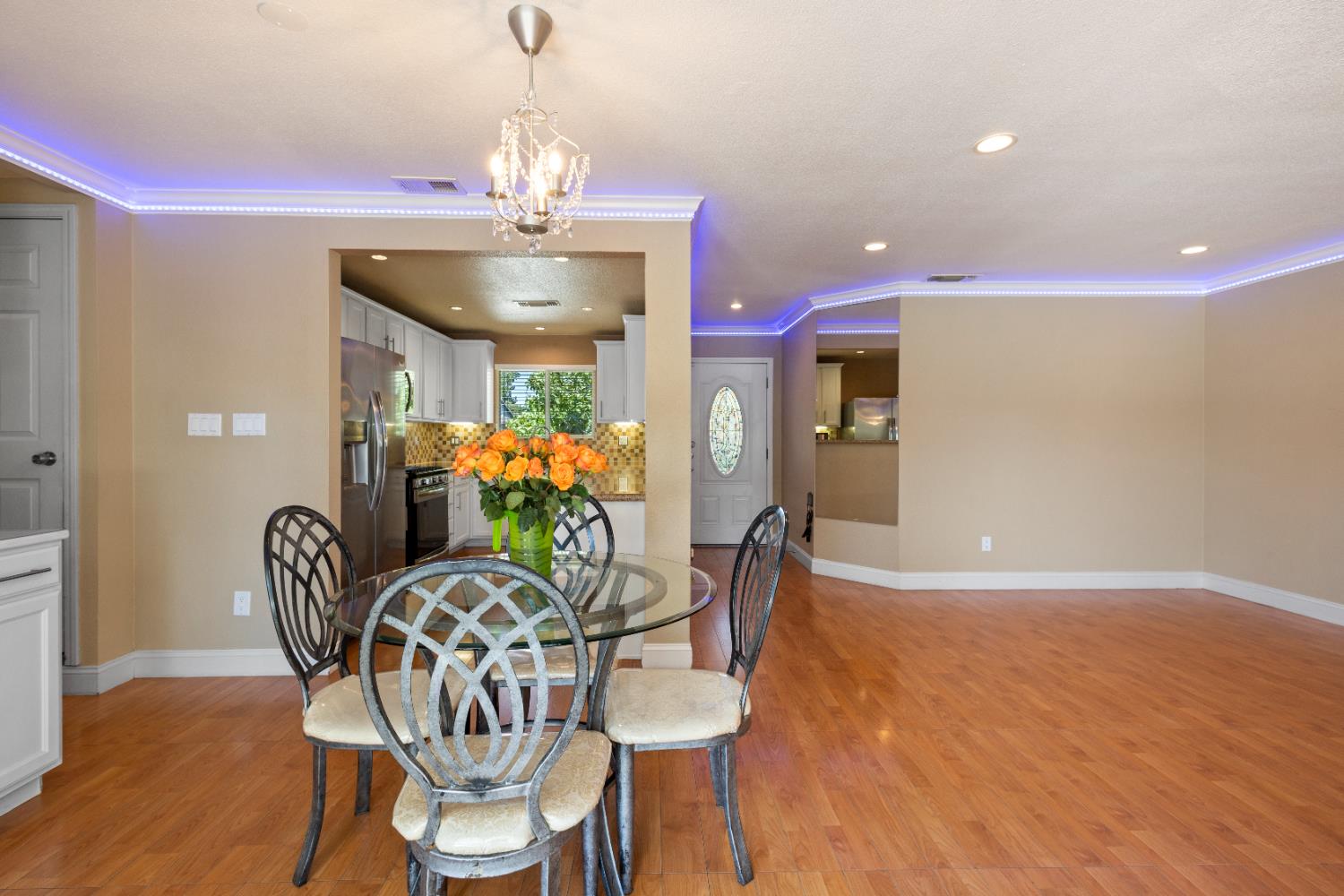 Detail Gallery Image 7 of 64 For 6732 Bismarck Dr, North Highlands,  CA 95660 - 5 Beds | 2/1 Baths